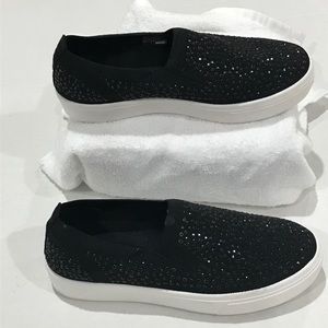 Skechers size 7.5M poppy studded memory foam